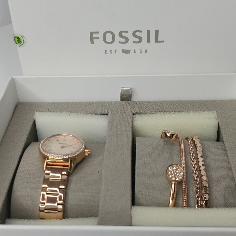 Fossil Rose Gold Watch/Bracelets Set - Picture 4 of 4